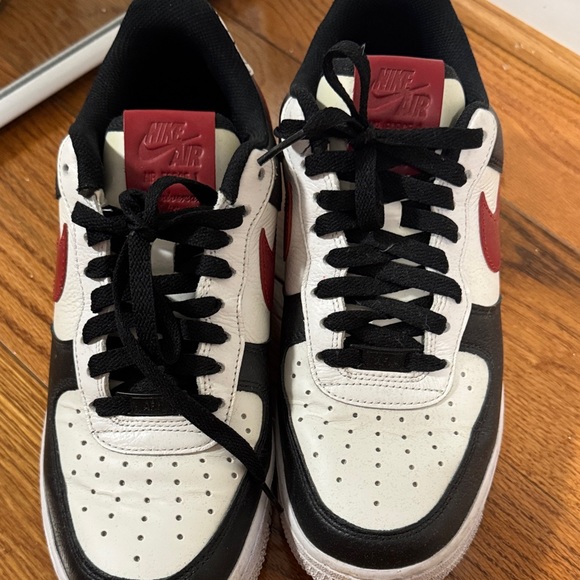 Nike womanWhite and Red Sneakers - Picture 4 of 4